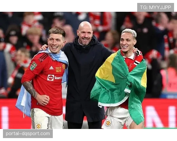 赛前发布会:滕哈格确认利桑德罗-马丁内斯可进入大名单 赛前发布会:滕哈格确认利桑德罗-马丁内斯可进入大名单